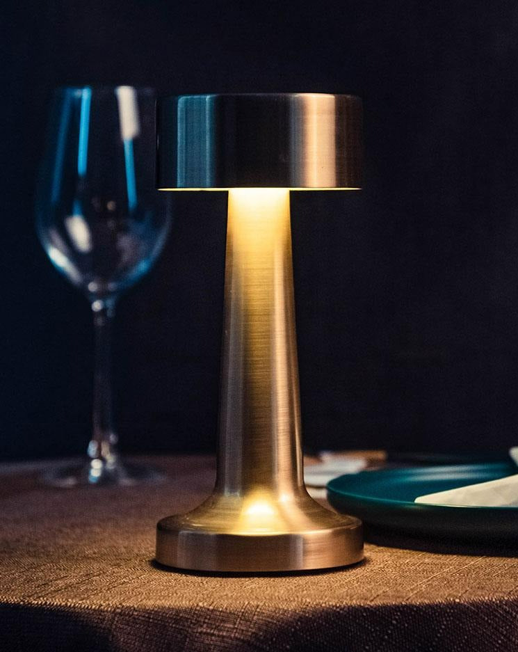 Moderne LED Tischlampe