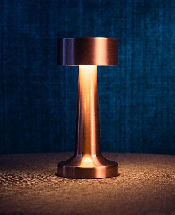 Moderne LED Tischlampe