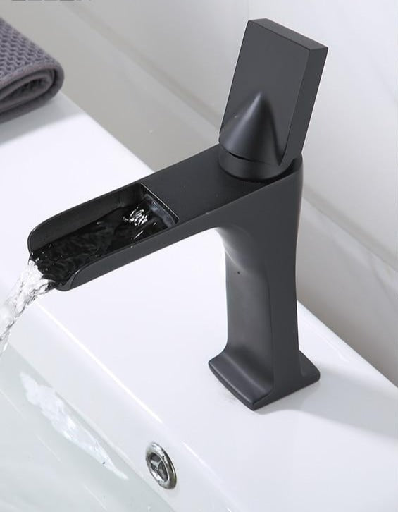 Fallon - Moderne Wasserfallarmatur